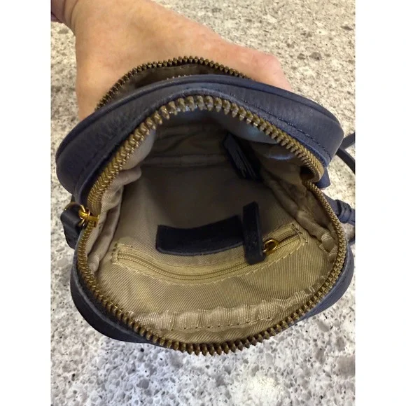 Small Classy American Leather Co. Navy Blue Crossbody Bag w/Pockets Travel - Picture 5 of 7